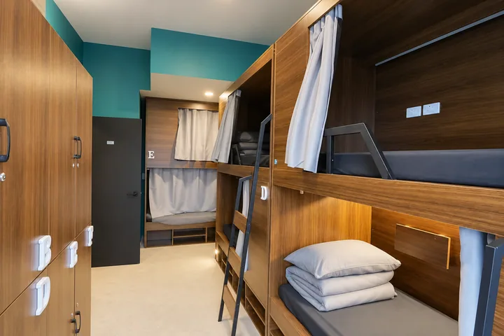 6-bed mixed dorm and its sleeping pods